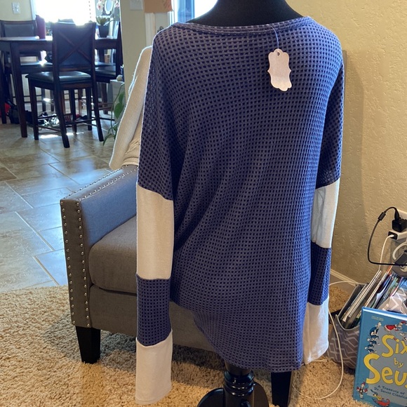 NWT Hayley & Co dolman sleeve top! 💙 - Picture 4 of 8